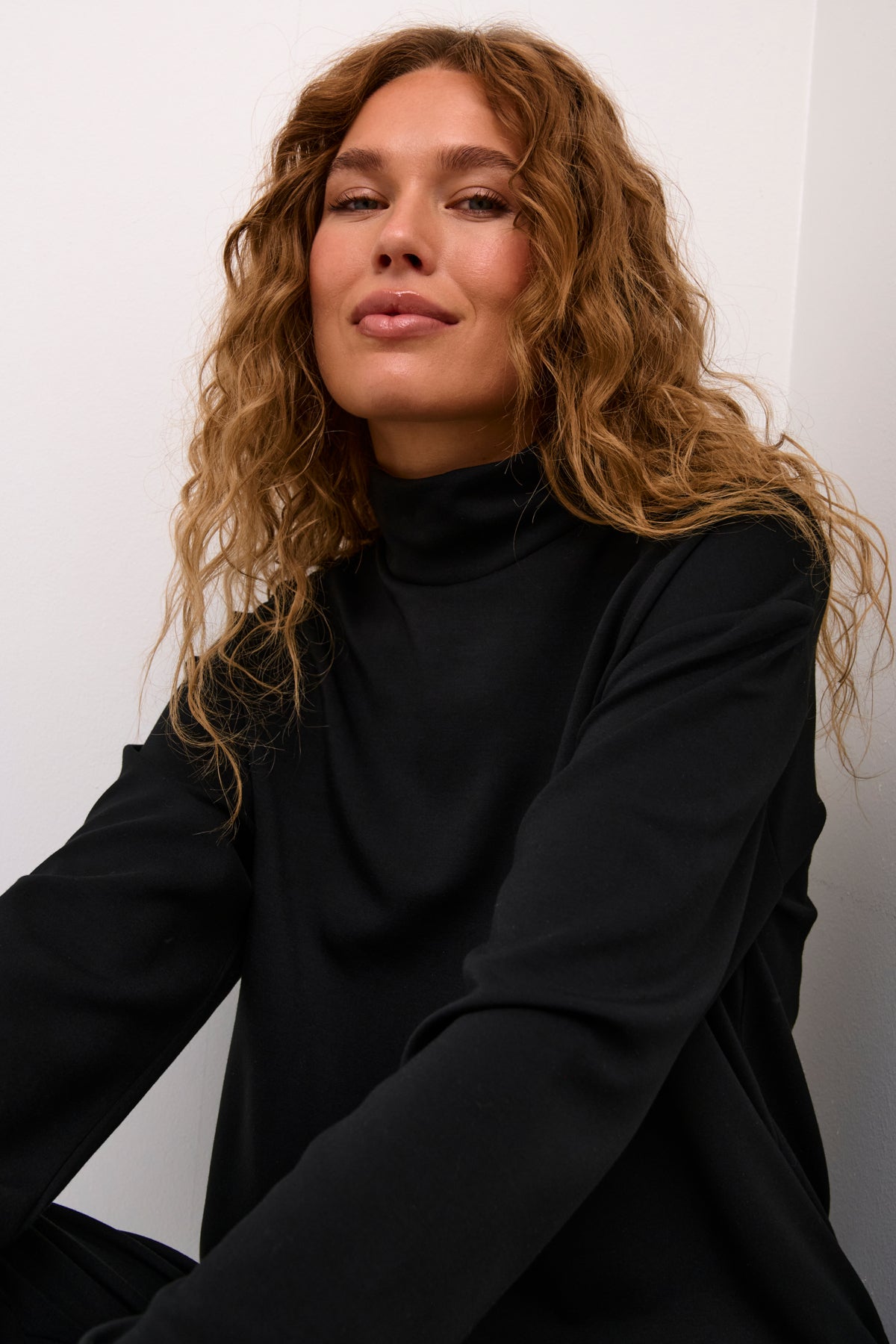 KAannika Sweatshirt - Black Deep