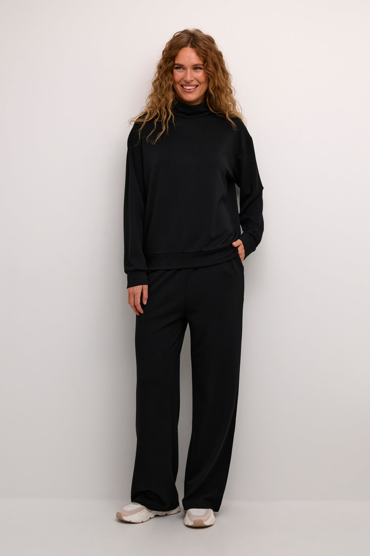 KAannika Sweatshirt - Black Deep