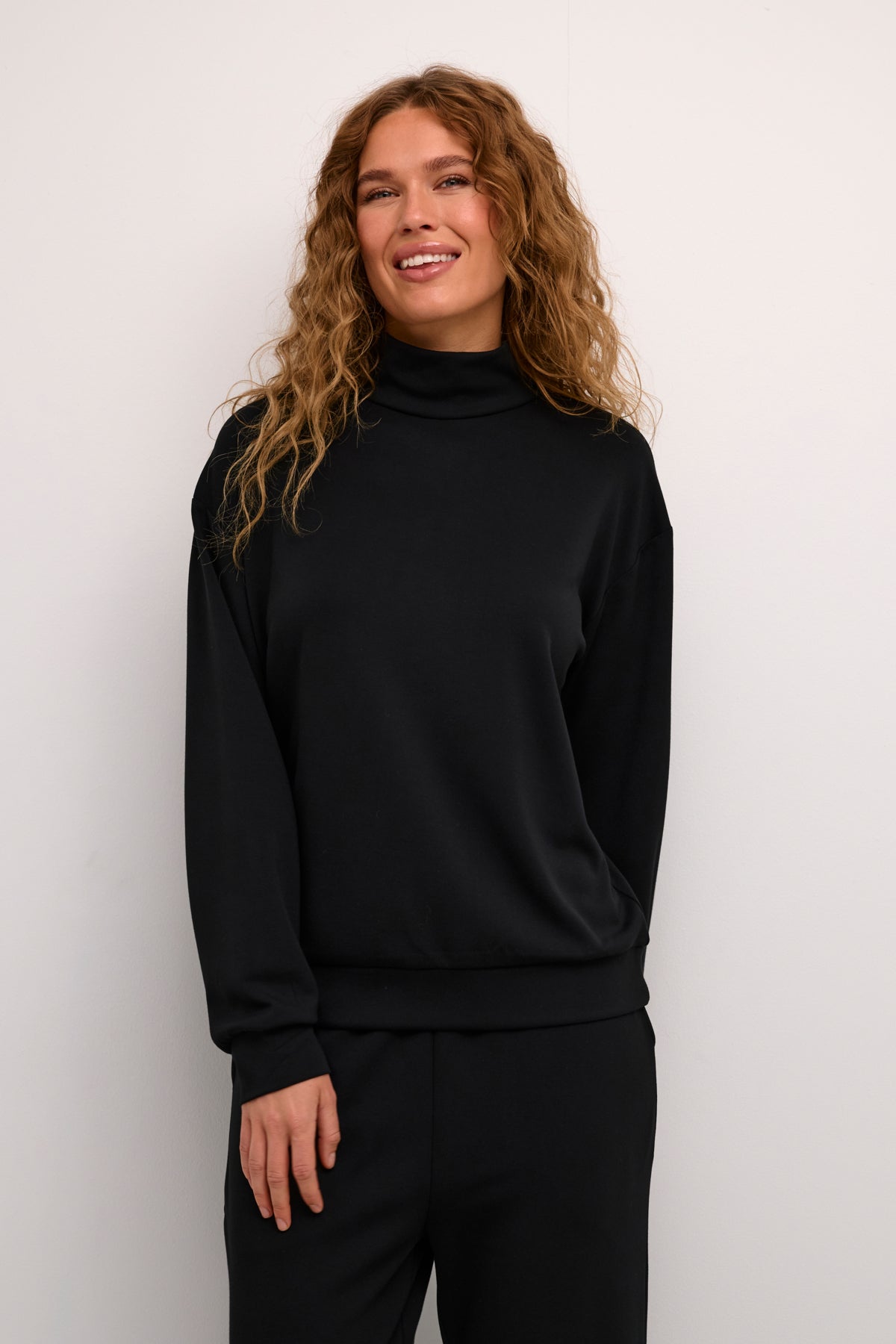 KAannika Sweatshirt - Black Deep