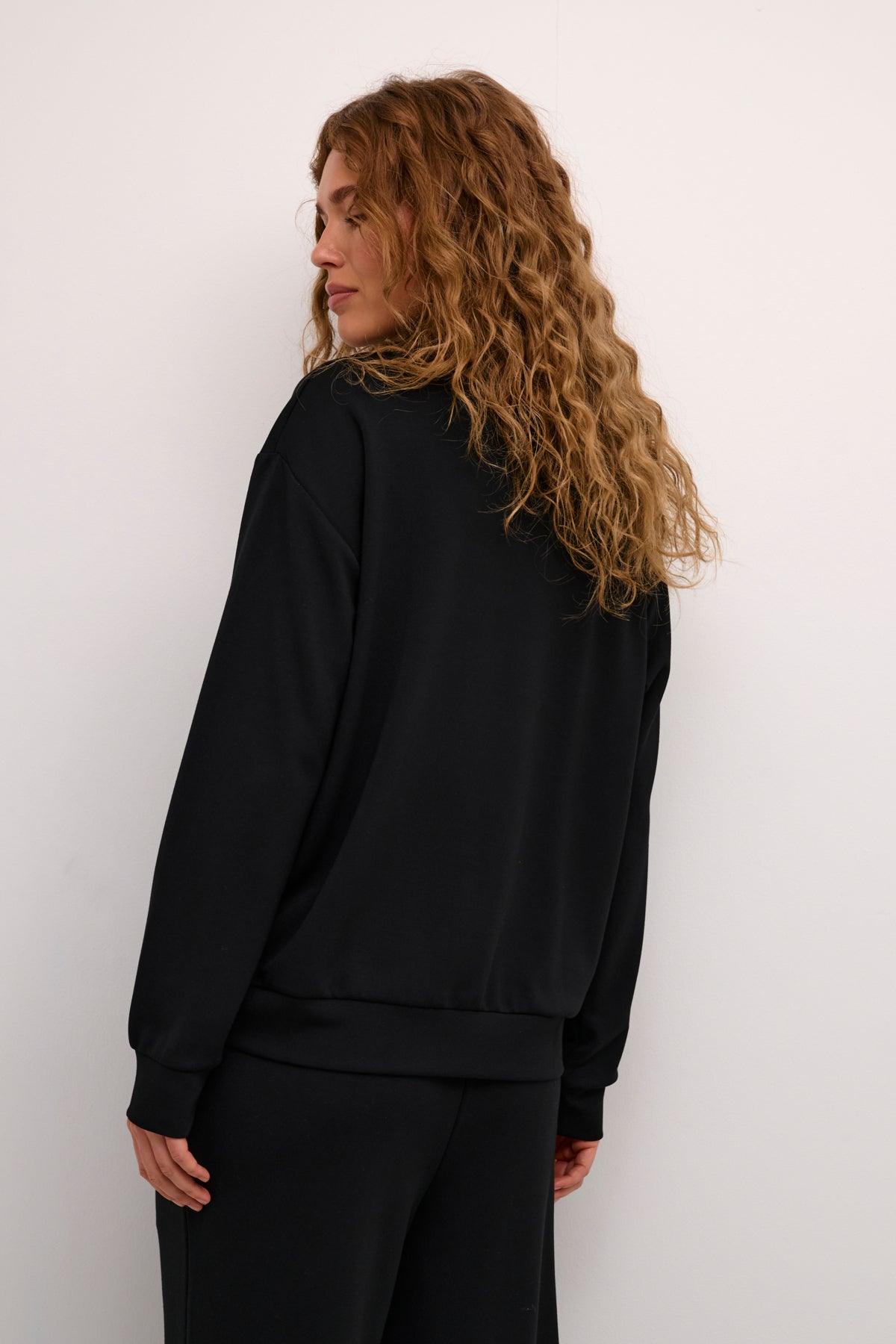KAannika Sweatshirt - Black Deep