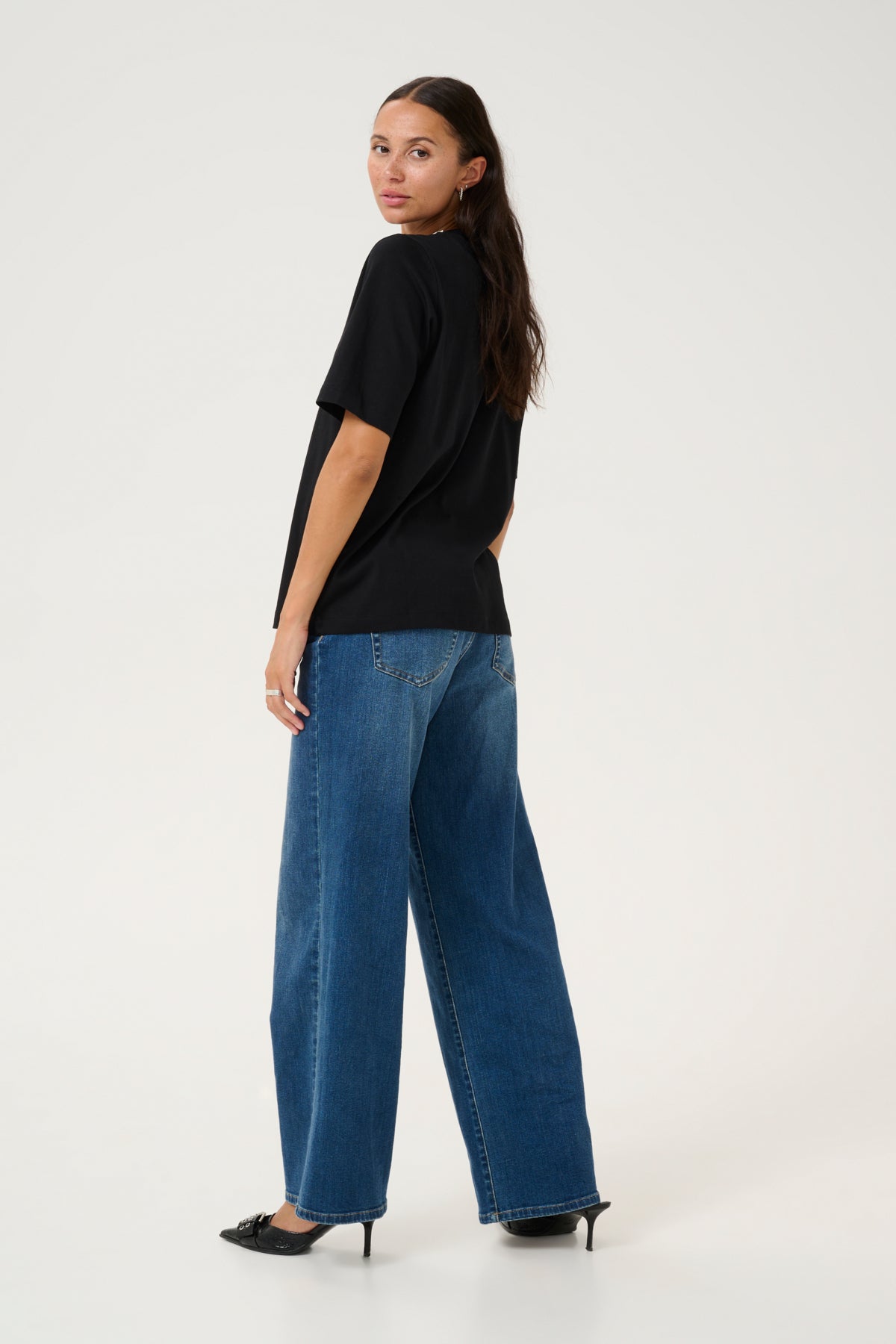 KAivana T-Shirt - Black Deep