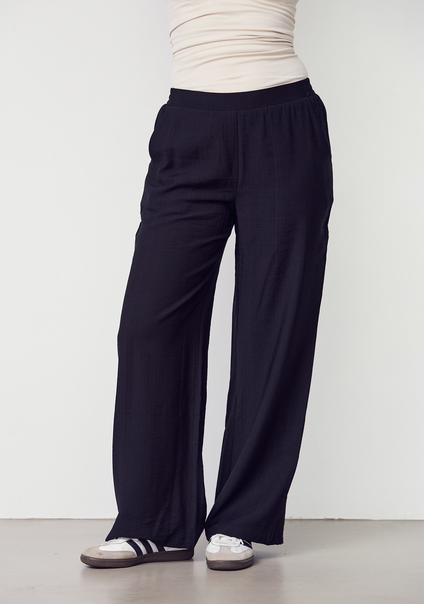 Elly Basic Pants - Black