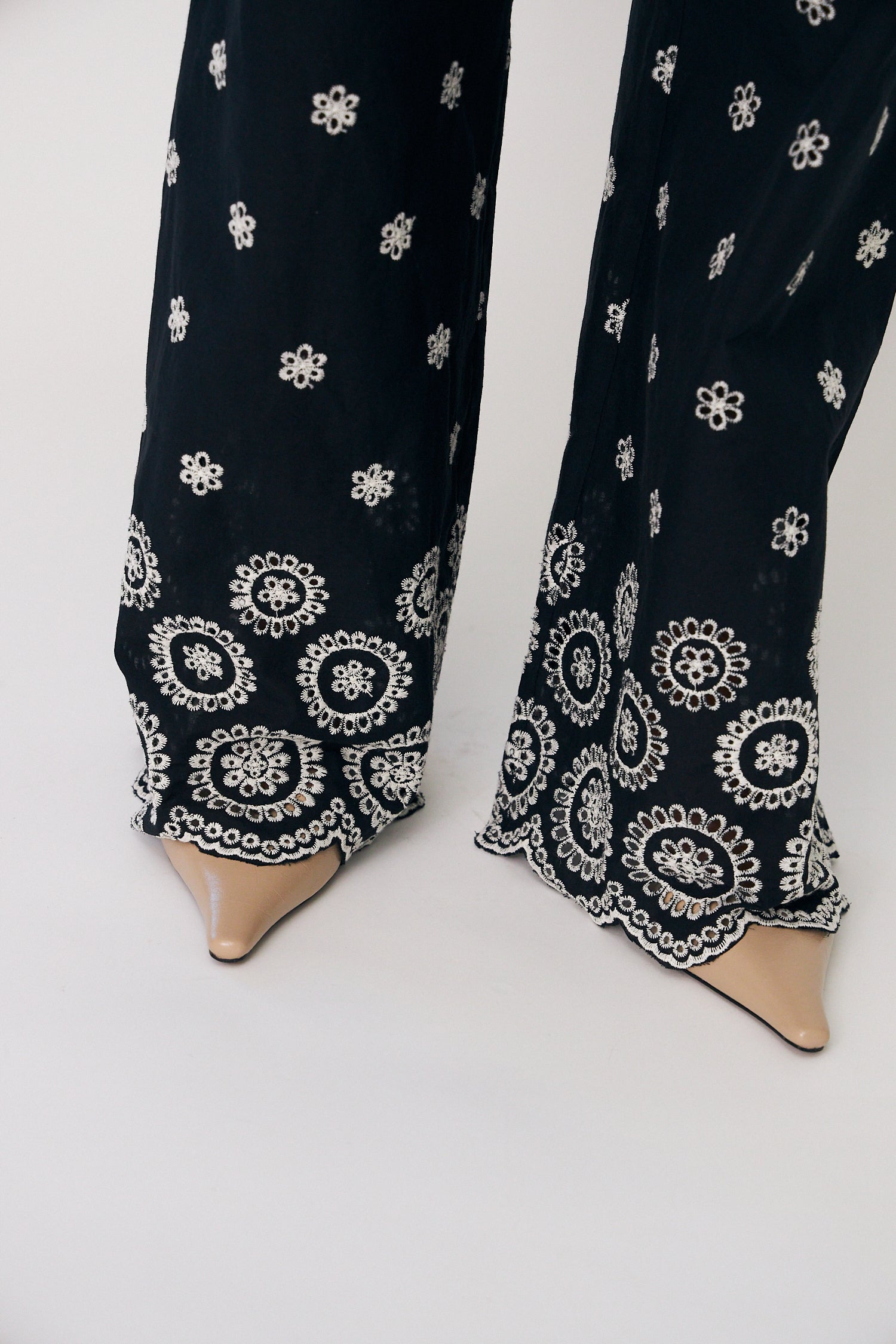 Lysacras Pants - Black