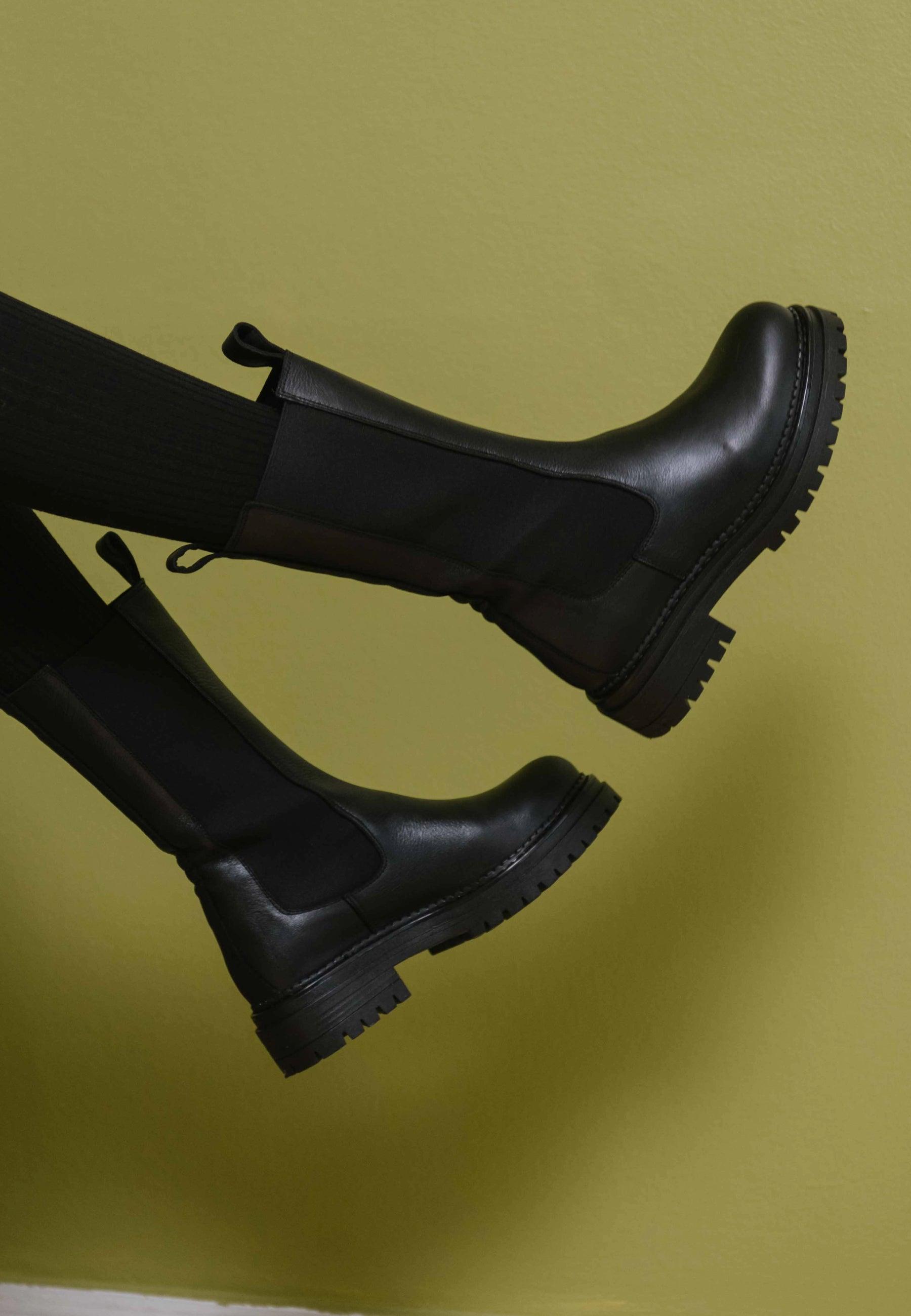 Cashannah Chelsea High Cut - Black
