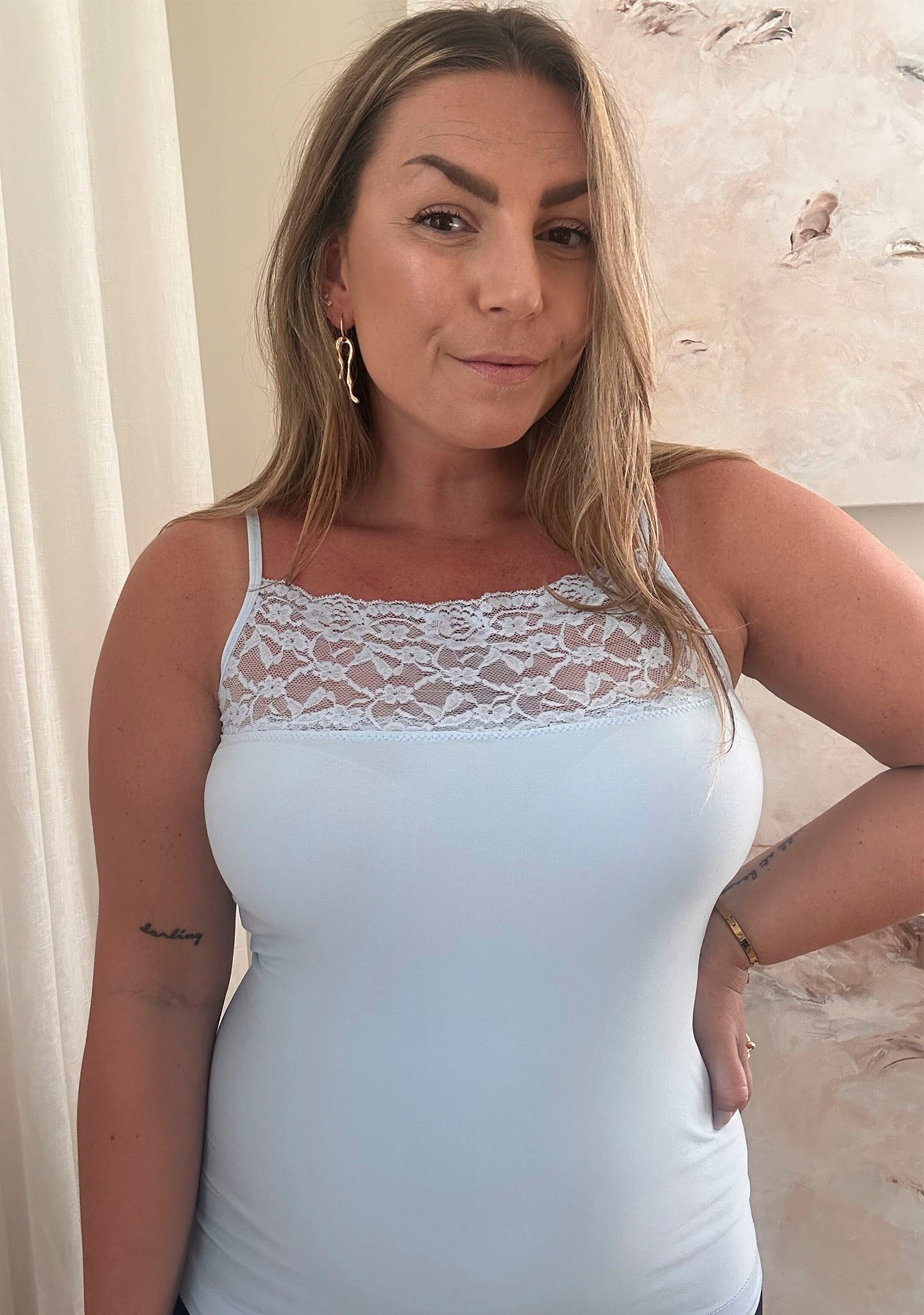 Nilla Wide Lace Top - Light Blue