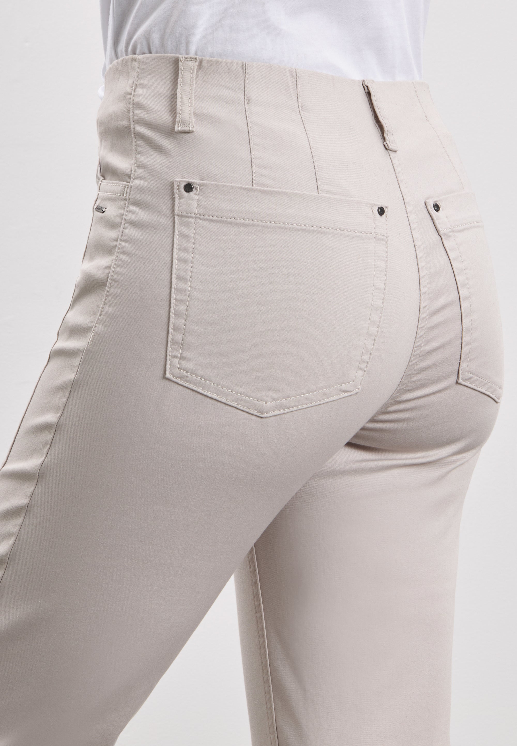 Piper Regular Crop - Grey Sand Zip